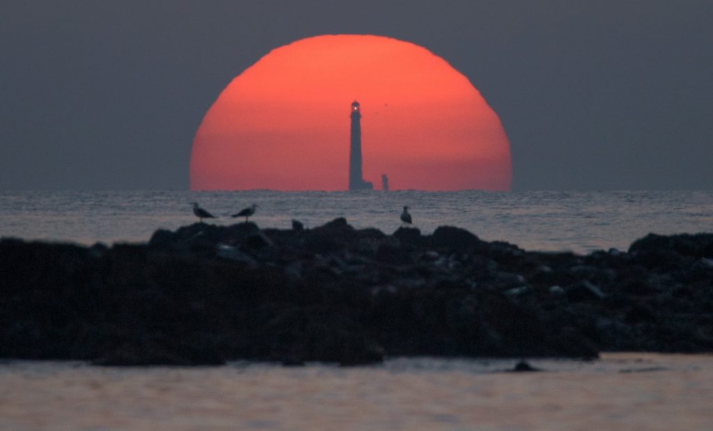 2 4 light house sun